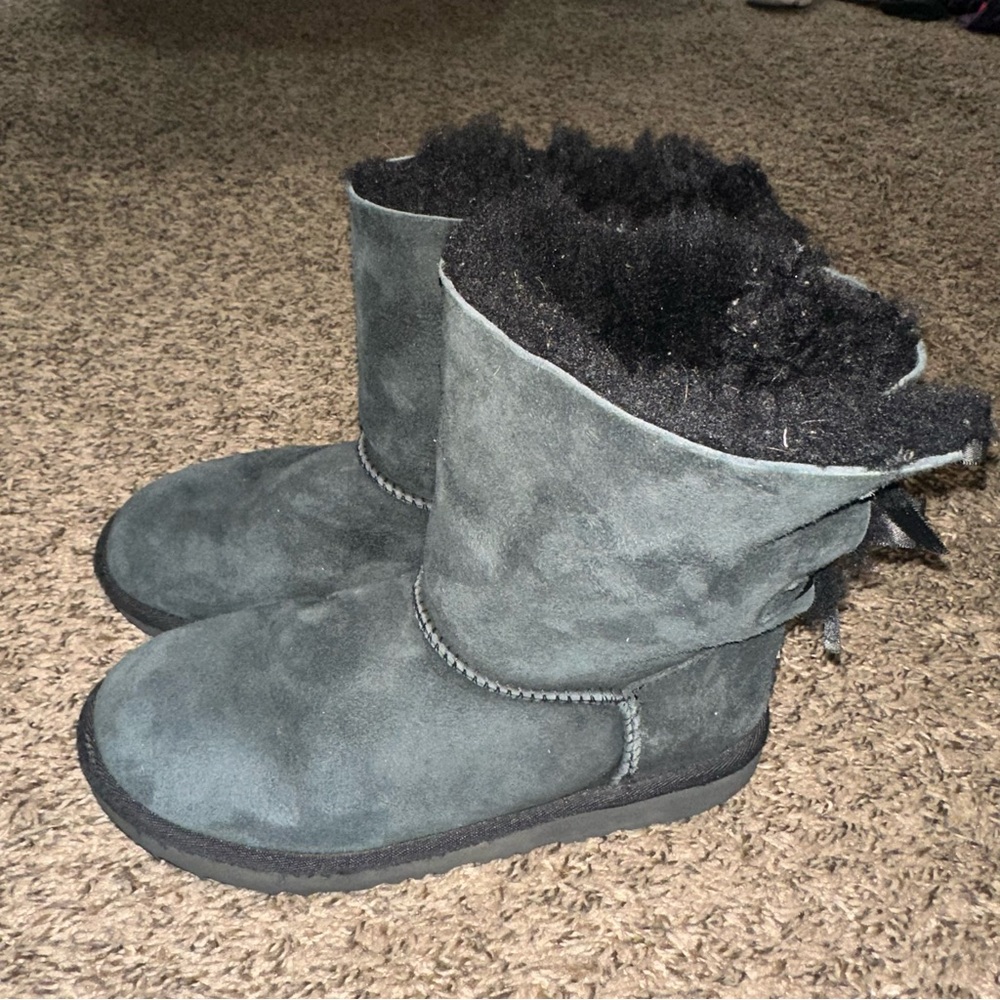 UGG Girls Bailey Bow Boots in Dark Gray